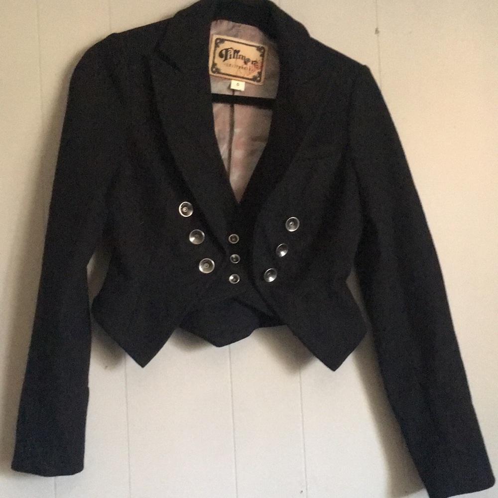 Awesome! Black buttoned jacket! ❤️😥